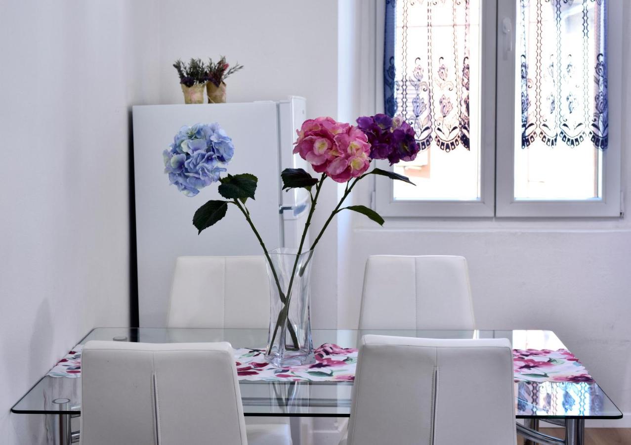 Premium Apartment Aria פורץ מראה חיצוני תמונה